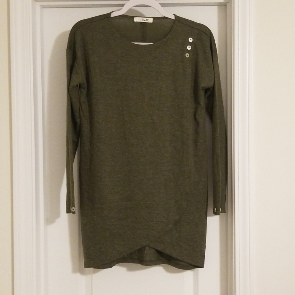 Simply Noelle Sage Tulip Hem top